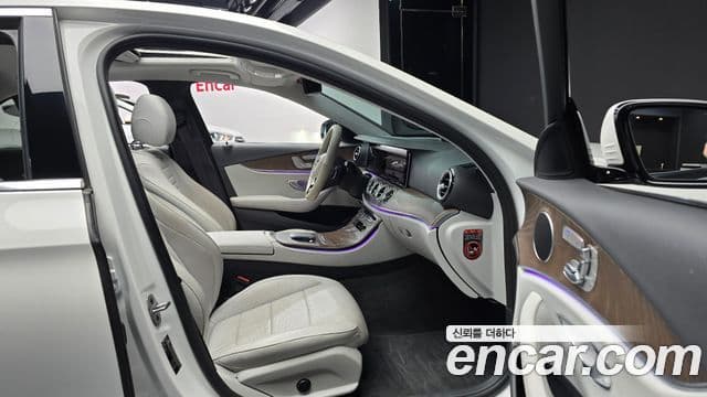 Mercedes-Benz E-Class 2022 — ფოტო 11/20