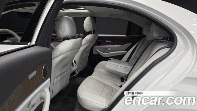 Mercedes-Benz E-Class 2022 — ფოტო 12/20