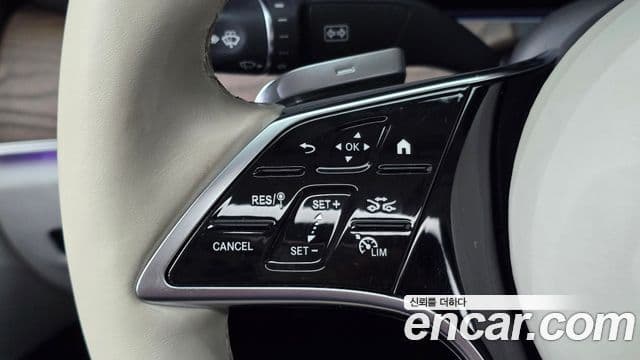 Mercedes-Benz E-Class 2022 — ფოტო 15/20