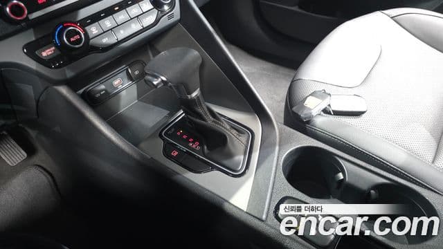 Kia Niro 2021 — Şəkil 9/20