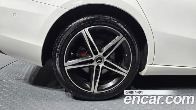 Mercedes-Benz A-Class 2020 — ფოტო 5/20