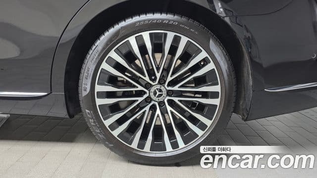 Mercedes-Benz S-Class 2021 — Photo 26/32