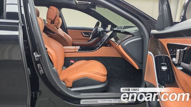 Mercedes-Benz S-Class 2021 — Photo 8/32