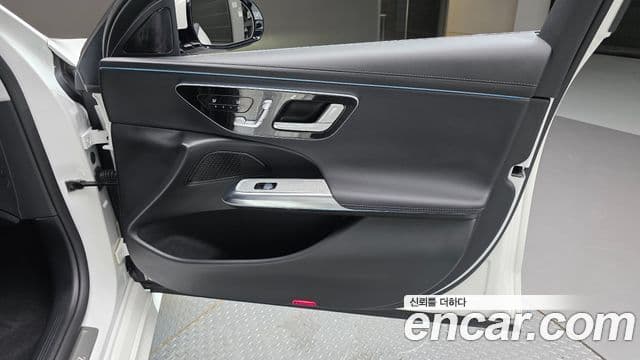 Mercedes-Benz E-Class 2025 — Photo 24/34
