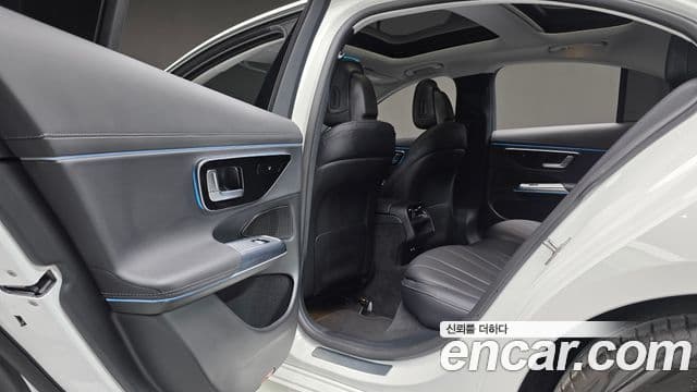 Mercedes-Benz E-Class 2025 — Photo 25/34