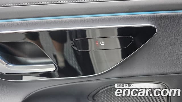 Mercedes-Benz E-Class 2025 — Photo 26/34
