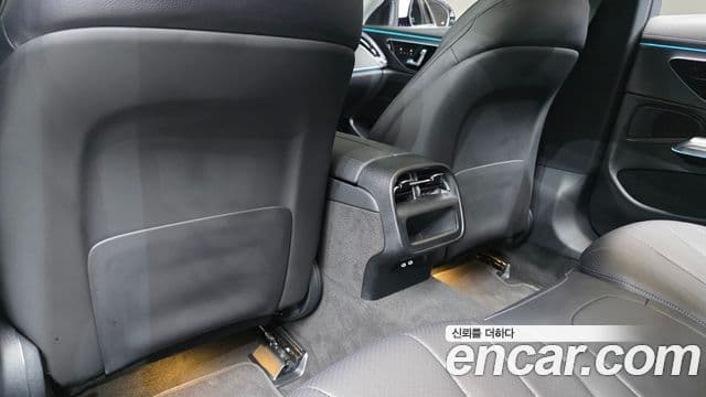 Mercedes-Benz E-Class 2025 — Photo 17/34