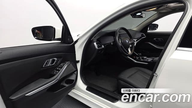 BMW 3 Series 2019 — ფოტო 31/31