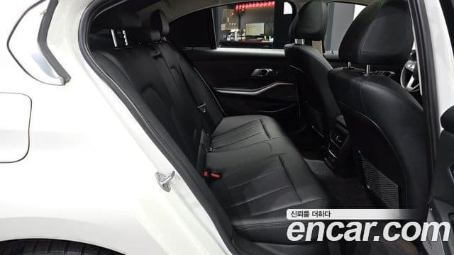 BMW 3 Series 2019 — ფოტო 1/31