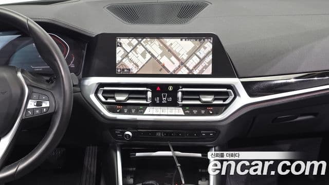 BMW 3 Series 2019 — ფოტო 18/31