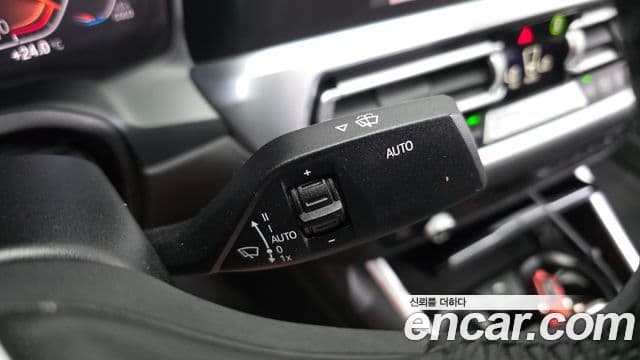 BMW 3 Series 2019 — ფოტო 19/31