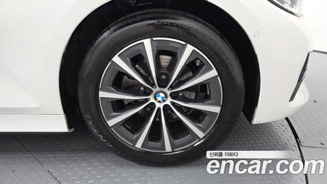 BMW 3 Series 2019 — ფოტო 15/31