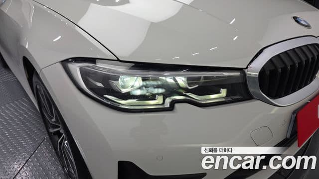 BMW 3 Series 2019 — ფოტო 7/31