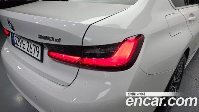 BMW 3 Series 2019 — ფოტო 26/31