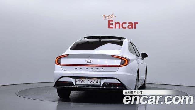 Hyundai Sonata Hybrid 2019 — Photo 16/33