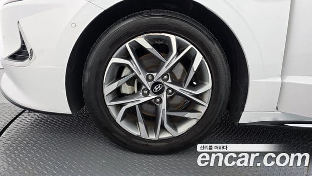 Hyundai Sonata Hybrid 2019 — Photo 13/33