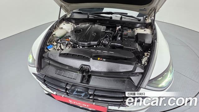 Hyundai Sonata Hybrid 2019 — Photo 2/33