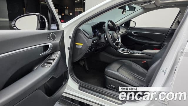 Hyundai Sonata Hybrid 2019 — Photo 26/33