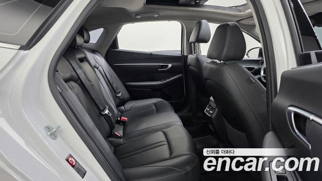 Hyundai Sonata Hybrid 2019 — Photo 28/33
