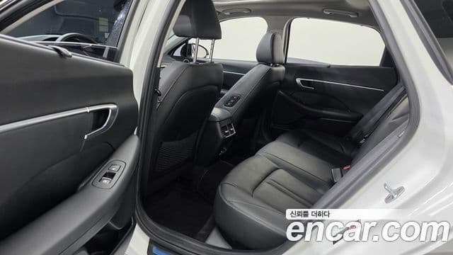 Hyundai Sonata Hybrid 2019 — Photo 30/33