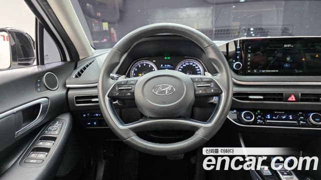 Hyundai Sonata Hybrid 2019 — Photo 27/33