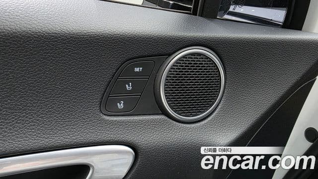 Hyundai Sonata Hybrid 2019 — Photo 12/33