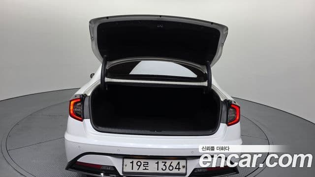 Hyundai Sonata Hybrid 2019 — Photo 14/33