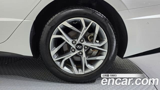 Hyundai Sonata Hybrid 2019 — Photo 32/33