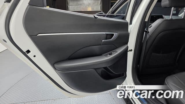 Hyundai Sonata Hybrid 2019 — Photo 33/33