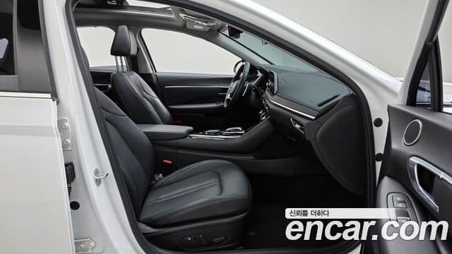 Hyundai Sonata Hybrid 2019 — Photo 11/33