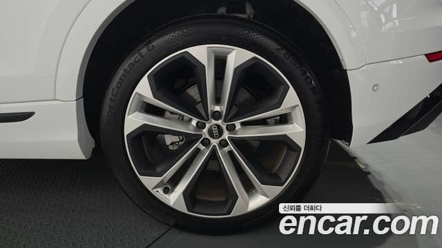 Audi Q8 2025 — Photo 25/37