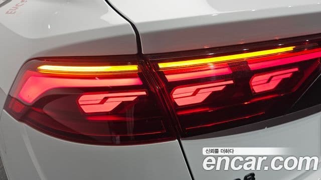 Audi Q8 2025 — Photo 12/37