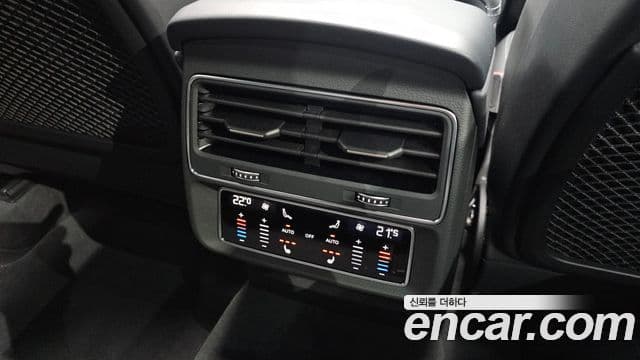 Audi Q8 2025 — Photo 35/37