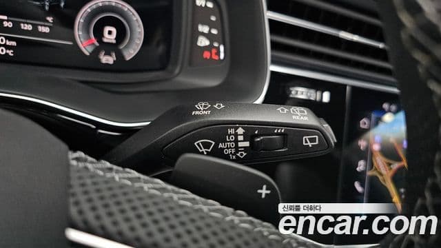 Audi Q8 2025 — Photo 15/37