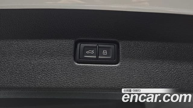 Audi Q8 2025 — Photo 6/37