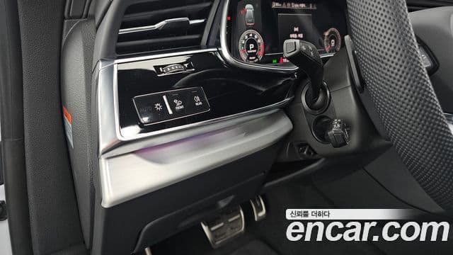 Audi Q8 2025 — Photo 18/37
