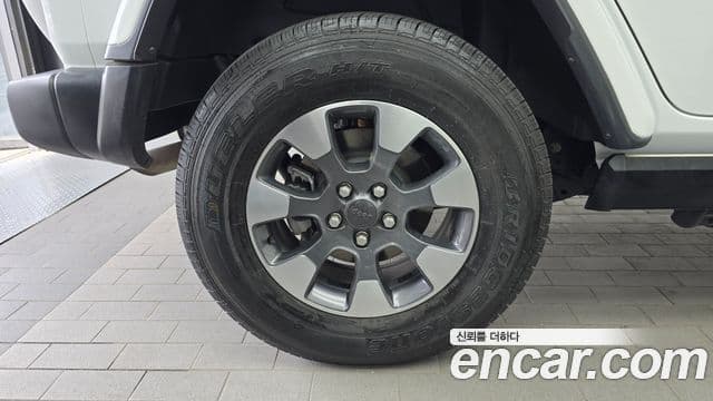 Jeep Wrangler 2022 — ფოტო 5/20