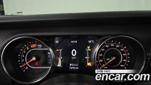 Jeep Wrangler 2022 — ფოტო 8/20