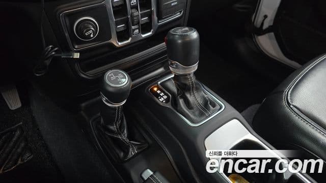 Jeep Wrangler 2022 — ფოტო 9/20