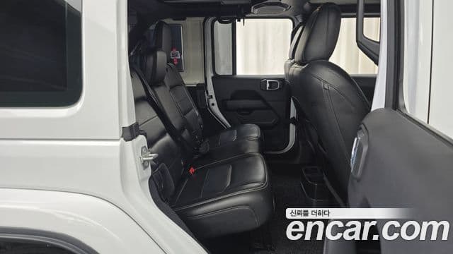 Jeep Wrangler 2022 — ფოტო 11/20