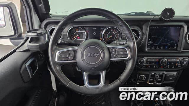 Jeep Wrangler 2022 — ფოტო 13/20