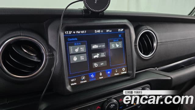 Jeep Wrangler 2022 — ფოტო 15/20