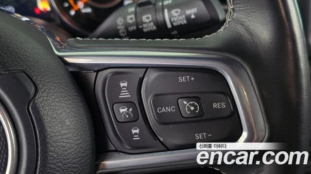 Jeep Wrangler 2022 — ფოტო 17/20