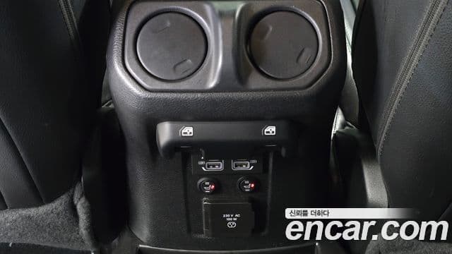 Jeep Wrangler 2022 — ფოტო 19/20