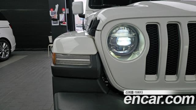 Jeep Wrangler 2022 — Photo 2/31