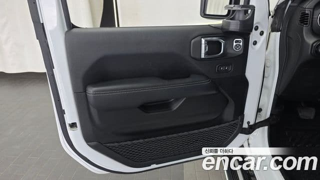 Jeep Wrangler 2022 — Photo 27/31