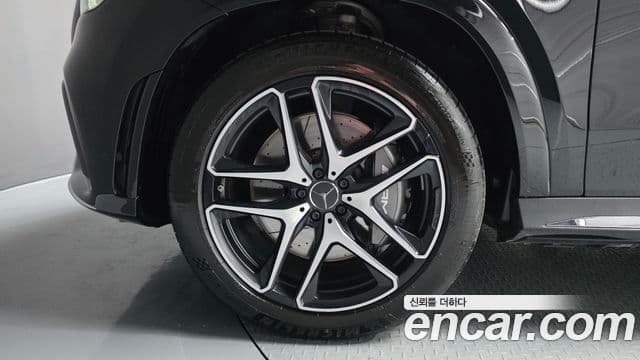 Mercedes-Benz GLE-Class 2022 — ფოტო 4/20