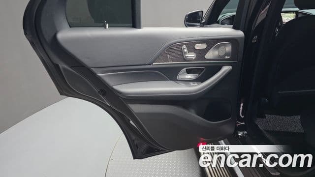 Mercedes-Benz GLE-Class 2022 — Photo 30/36