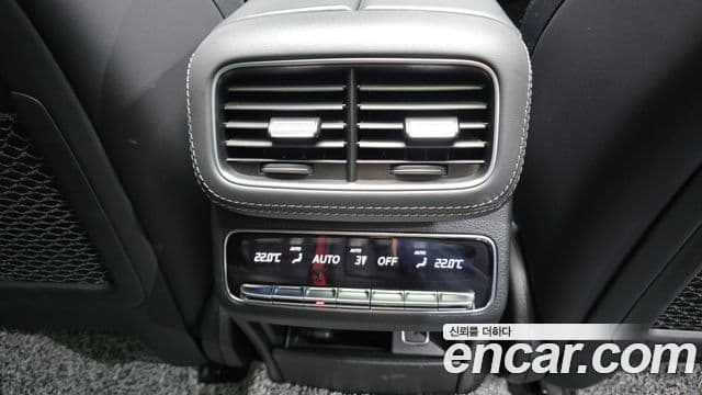 Mercedes-Benz GLE-Class 2022 — Photo 31/36