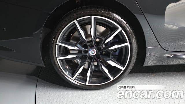 BMW 8 Series 2023 — ფოტო 5/20